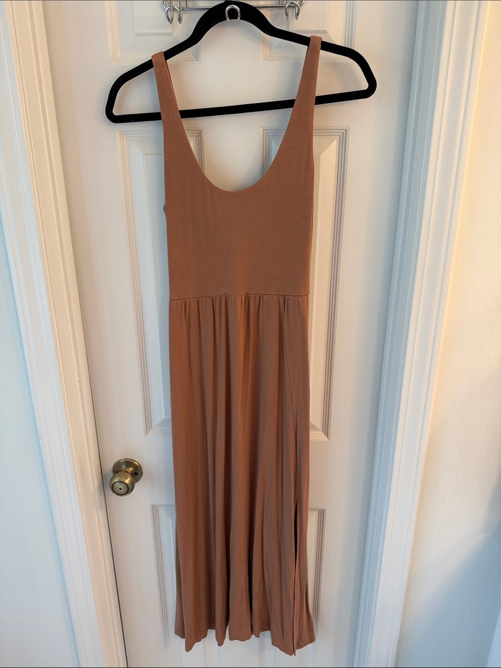 Women’s Sleeveless Scoop Neck Maxi Dress in Camel/Brown